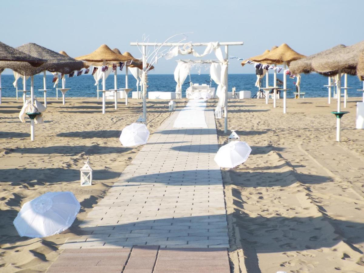 Torquemada Beach Club Margherita Di Savoia Exterior foto