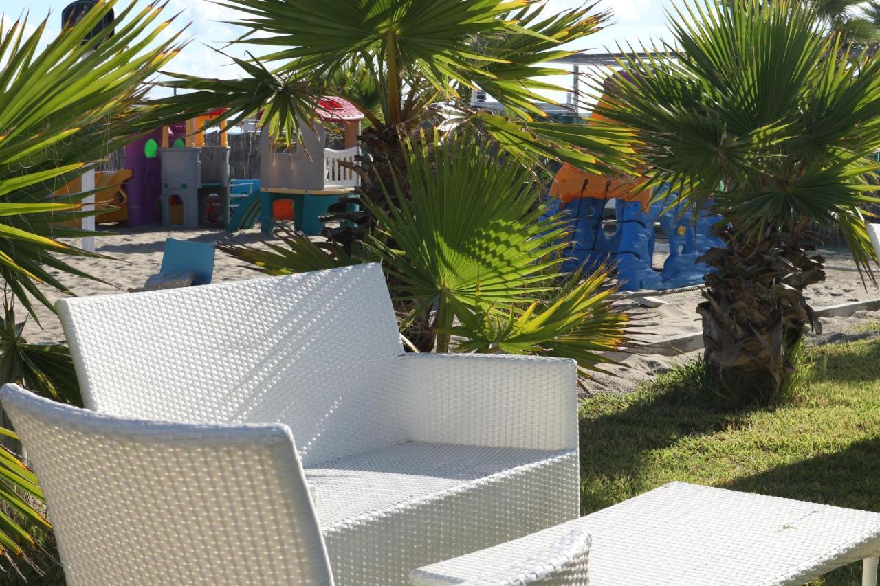 Torquemada Beach Club Margherita Di Savoia Exterior foto