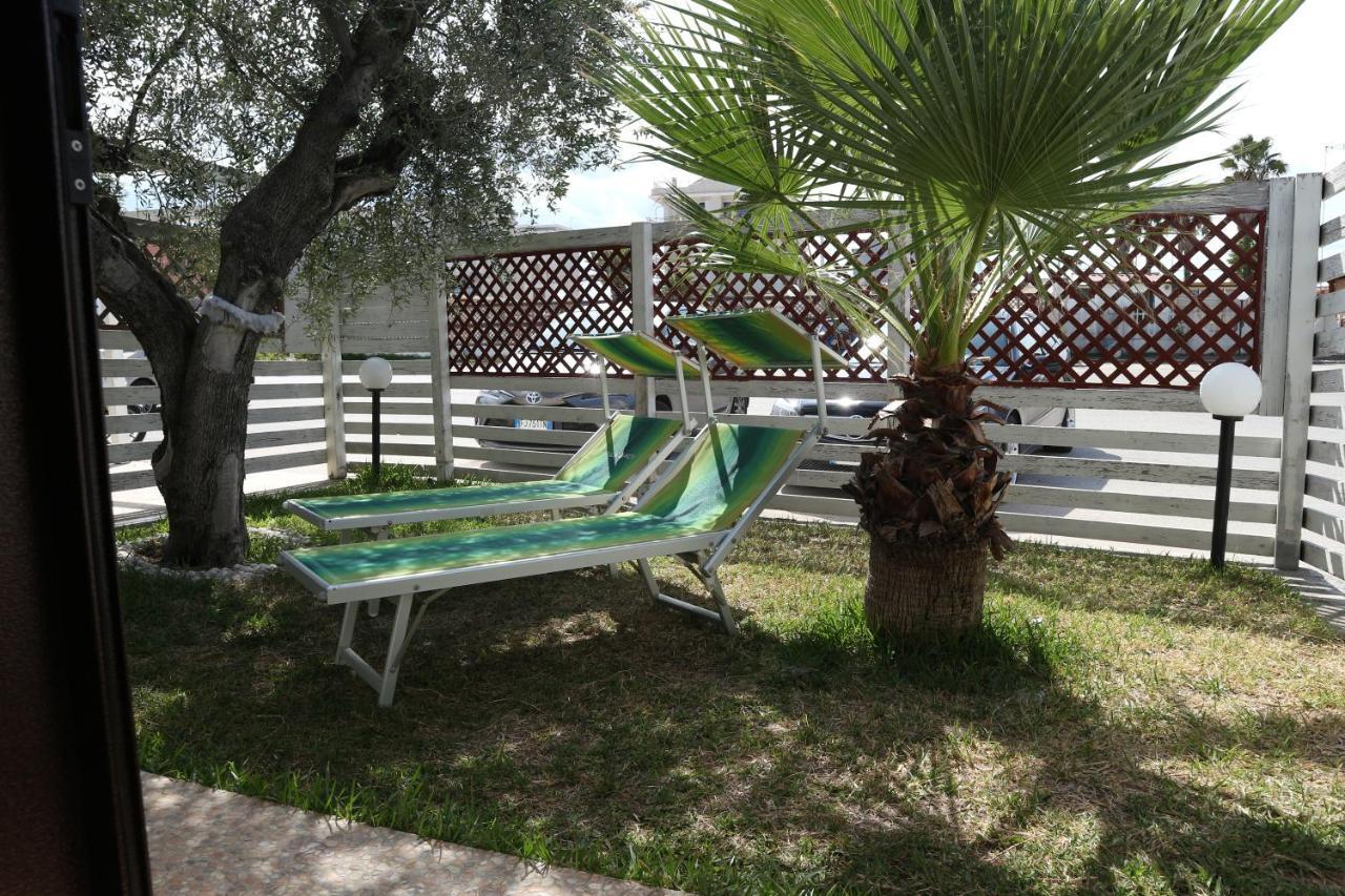 Torquemada Beach Club Margherita Di Savoia Exterior foto